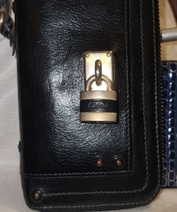 Auth. Chloé black leather wallet